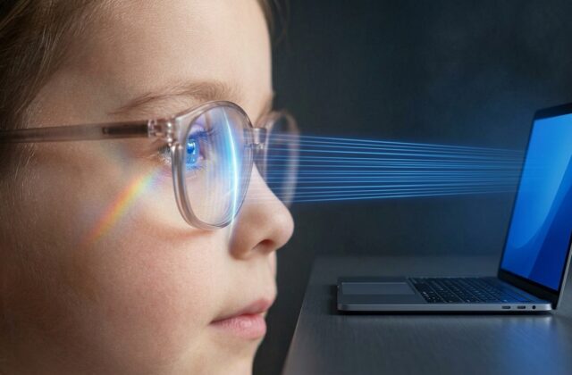 Kék fény, monitorok és az okostelefon: Hogyan óvjuk a gyerekek szemét a digitális világban?